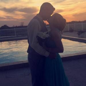 Meet your Posher, Hallie